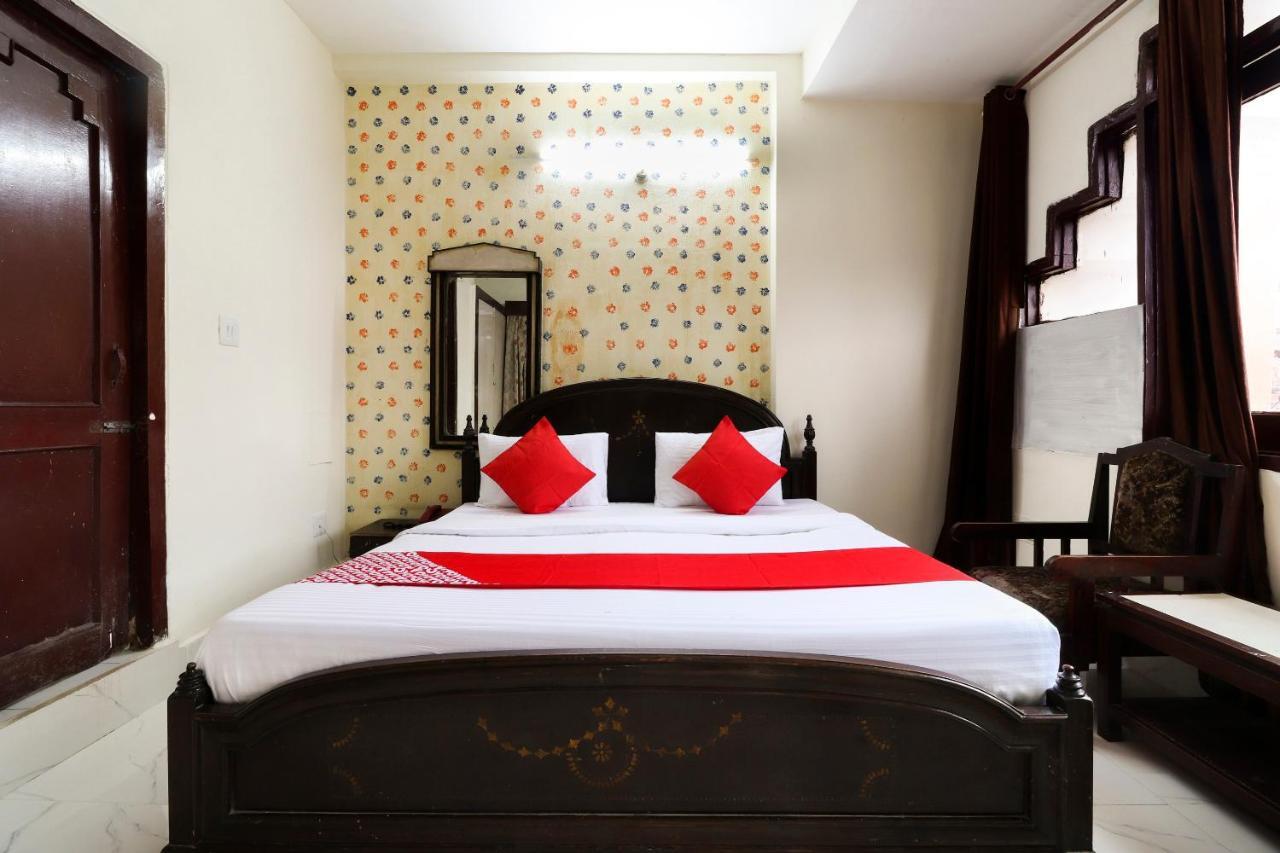 Oyo 40431 Hotel Amar Prem Λάκναου Εξωτερικό φωτογραφία