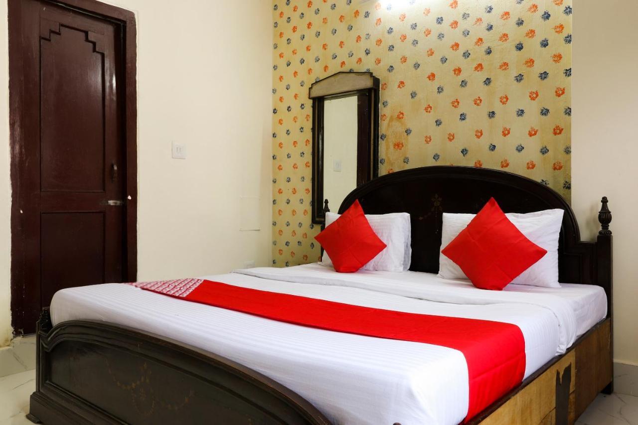 Oyo 40431 Hotel Amar Prem Λάκναου Εξωτερικό φωτογραφία