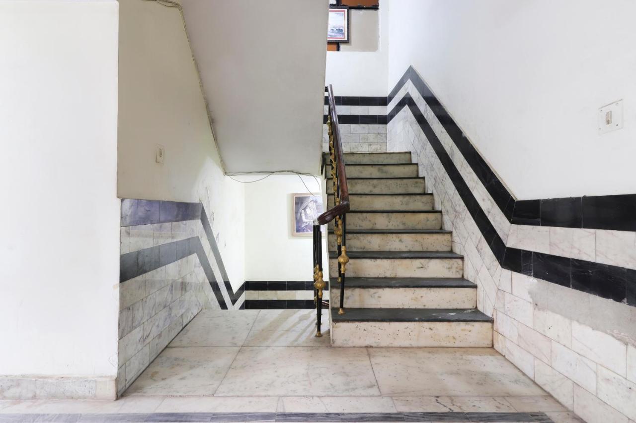 Oyo 40431 Hotel Amar Prem Λάκναου Εξωτερικό φωτογραφία